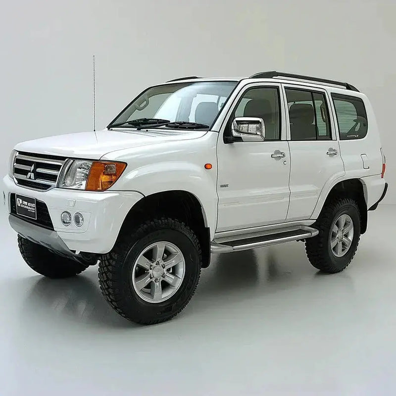 Mitsubishi Pajero (2000-2006) Short Wheelbase Accessories