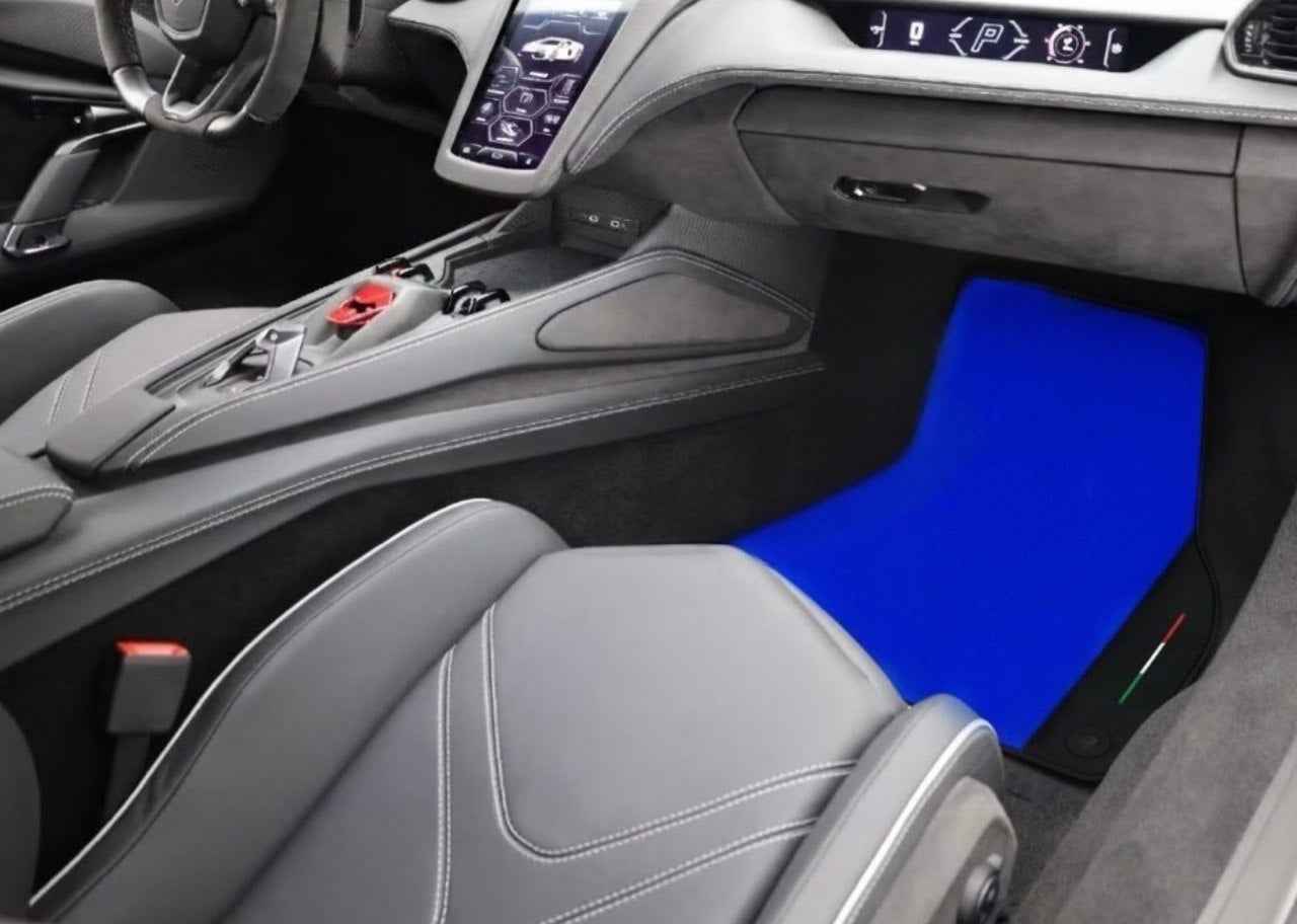 Tapis de voiture noir en cuir pour Lamborghini Revuelto (2024-2025) | Bord blanc - AutoWin