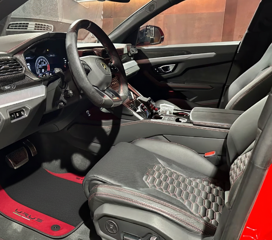 Personalisierbare Fußmatten aus Teppich mit Leder für Lamborghini Urus (2018-2024) - AutoWin