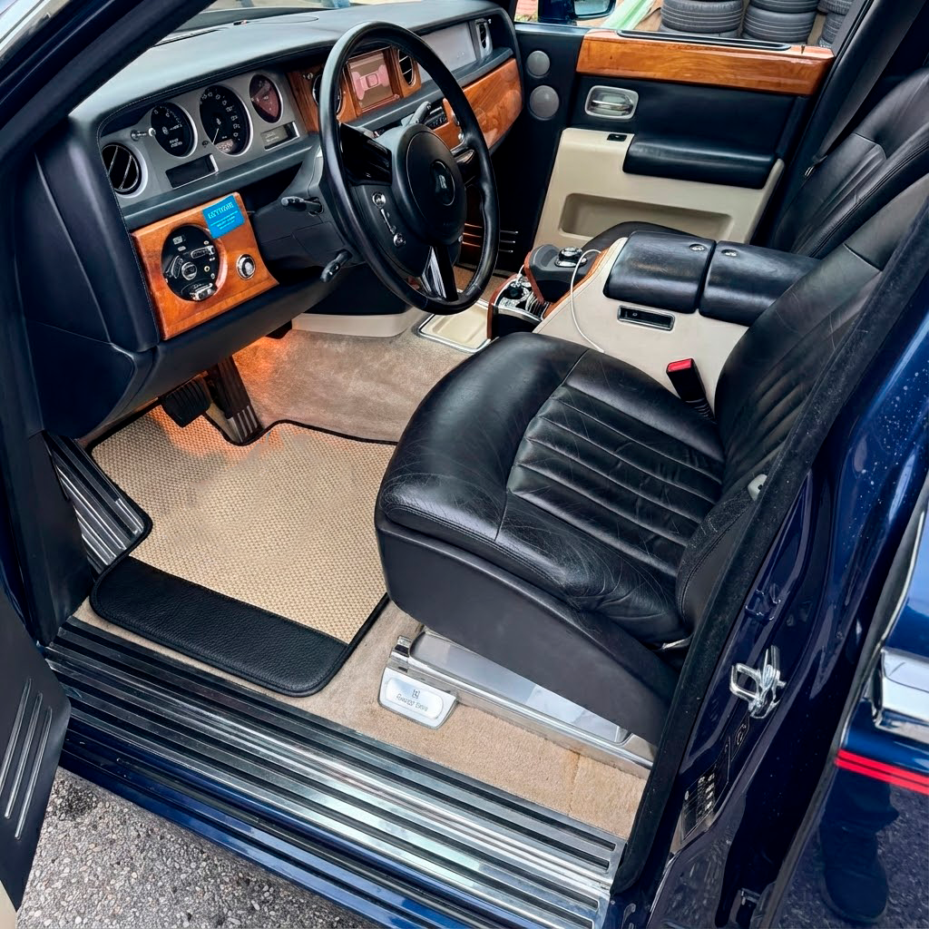 Black Sheepskin Floor Mats for Rolls-Royce Phantom Drophead Coupe (2007-2016) Orange Leather Trim - AutoWin