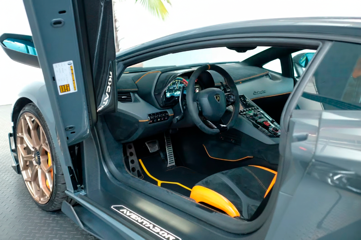 Anpassbare Lederfußmatten mit Viper-Hex-Muster für Lamborghini Huracan Perfomante (2017-2019) - AutoWin