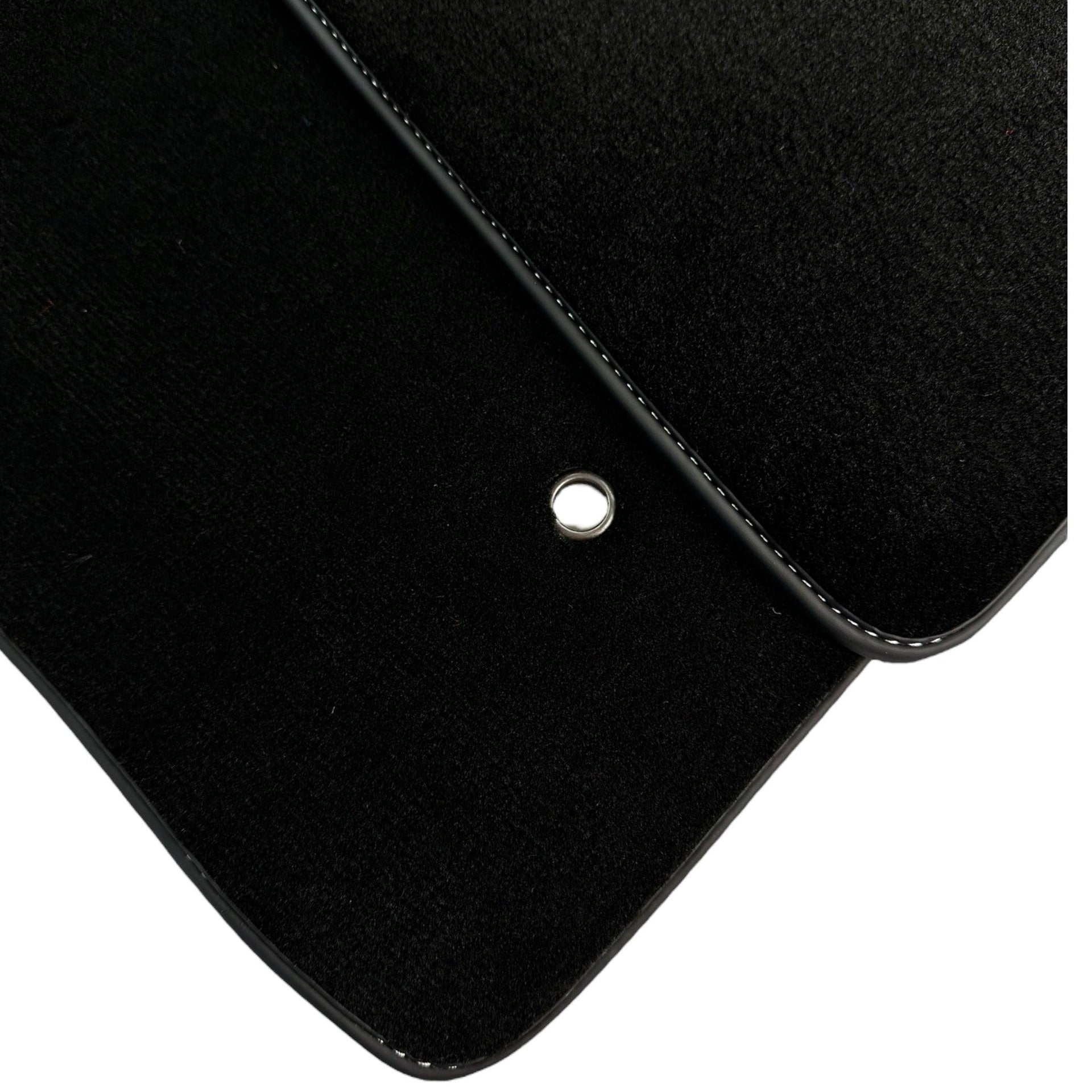 Black Floor Mats For Toyota Corolla Verso (2004-2009) - AutoWin