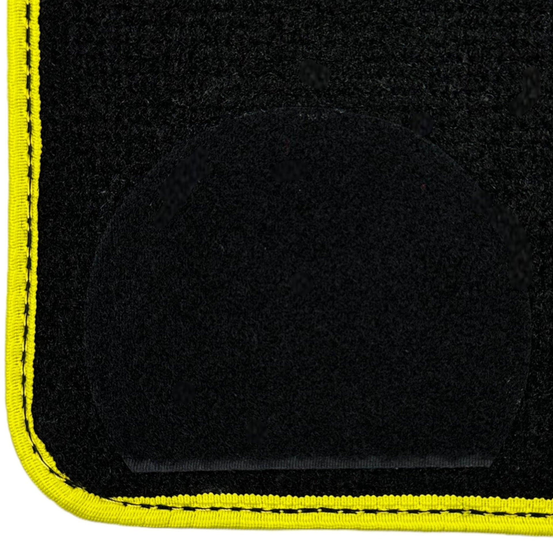 Black Mats For BMW 5 Series G31 Wagon | Yellow Trim - AutoWin