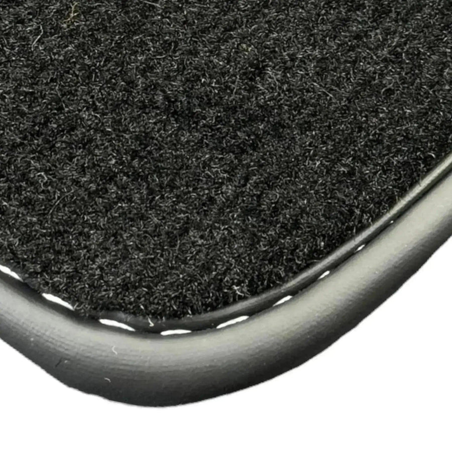 Black Floor Mats for Toyota Verso (2013-2023) - AutoWin
