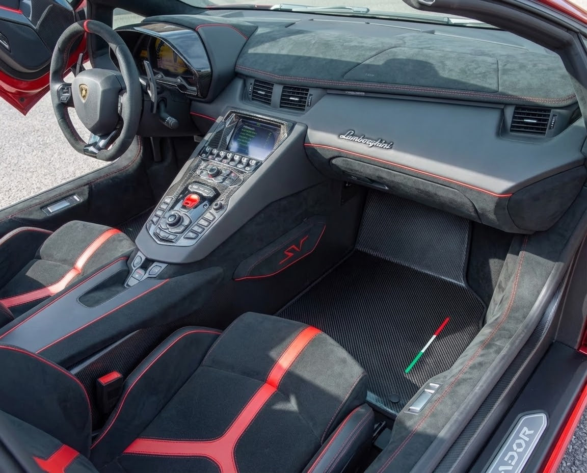 Tapis de voiture personnalisables pour Lamborghini Aventador SVJ en cuir et carbone édition limitée
