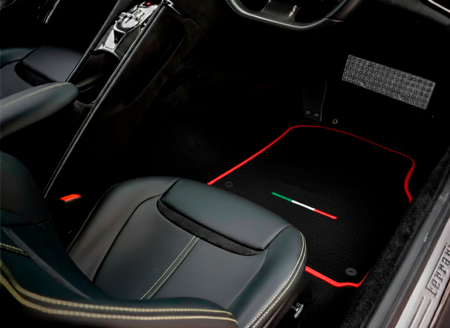 Schwarze Fußmatten für Ferrari GTC4 Lusso (2016–2023), italienische Ausgabe, mit rotem Rand