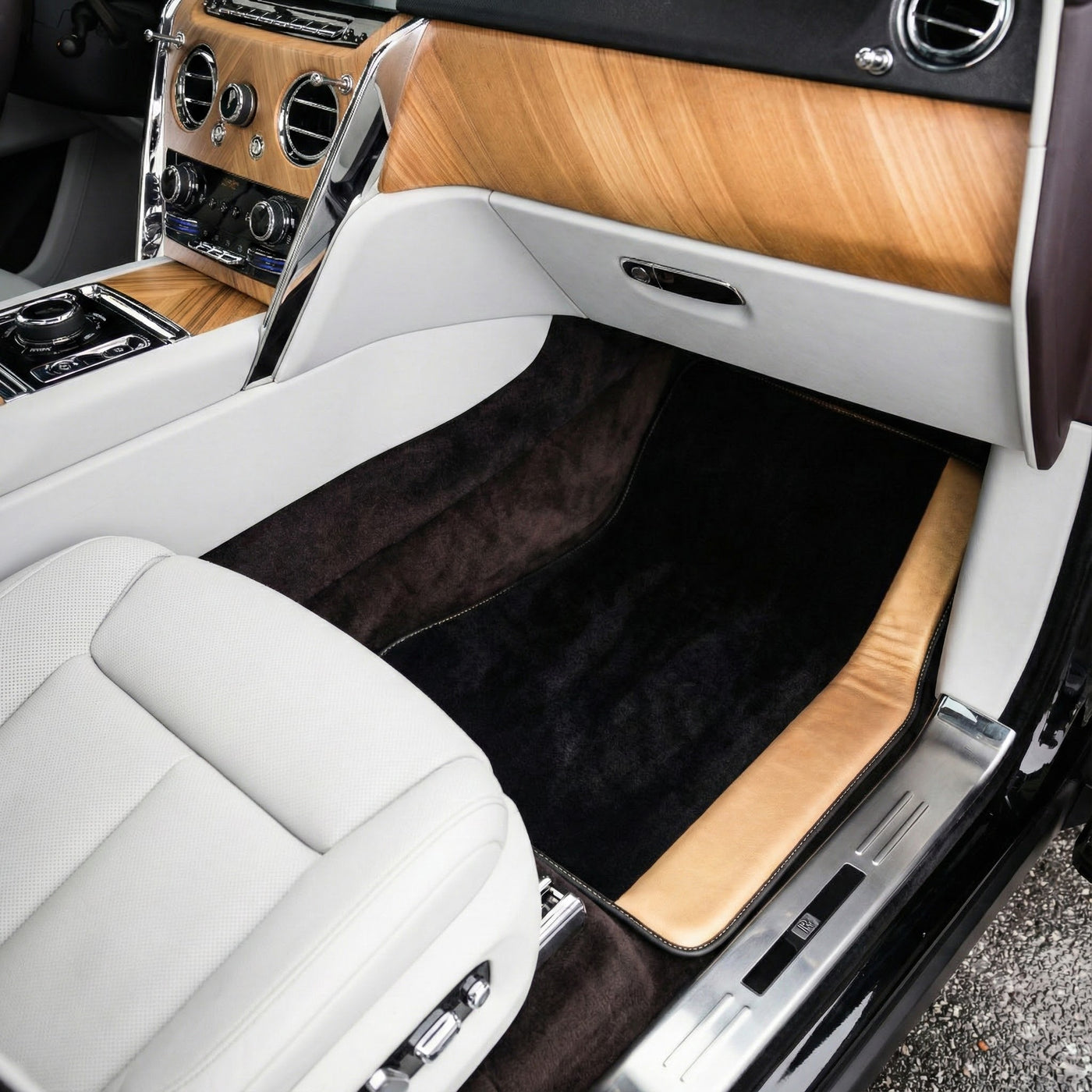 Black Floor Mats for Rolls Royce Cullinan (2018-2025) with Golden Leather