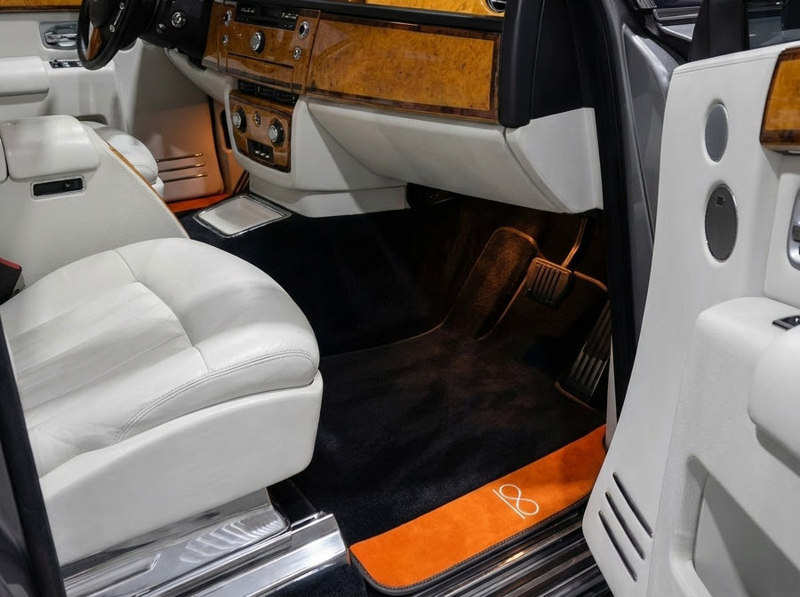 Schwarze Autofußmatten für Rolls Royce Black Badge Phantom Orange Alcantara