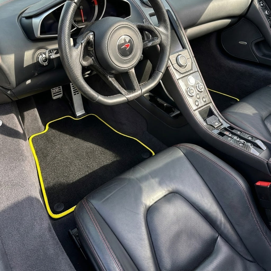 Tapis de voiture pour McLaren MP4-12C (2011–2014) Noir sur mesure avec bord jaune