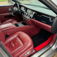 Tapis de voiture noirs personnalisés pour Rolls Royce Ghost Série I (2010–2020) avec Alcantara rouge