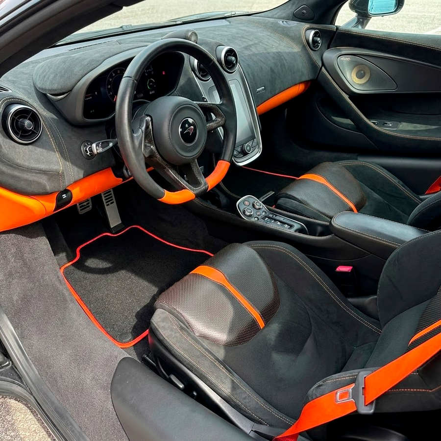 Autofußmatten für McLaren 570S (2015-2021) Schwarz Maßgeschneidert mit Rotem Rand