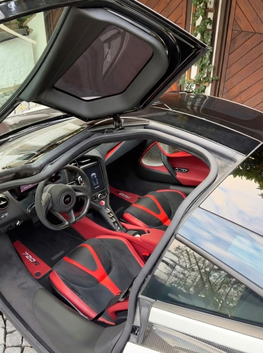Tapis de voiture noir pour McLaren 720S (2017-2021) avec cuir rouge
