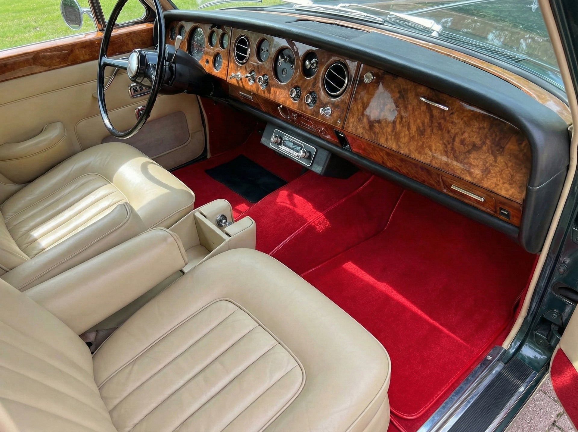 Customizable Leather Floor Mats with AW12 Pattern for Rolls Royce Shadow (1965-1977) - AutoWin