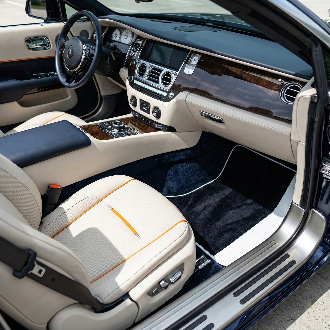 Schwarze Fußmatten für Rolls Royce Dawn (2016-2023) mit weißem Leder | Weißer Rand