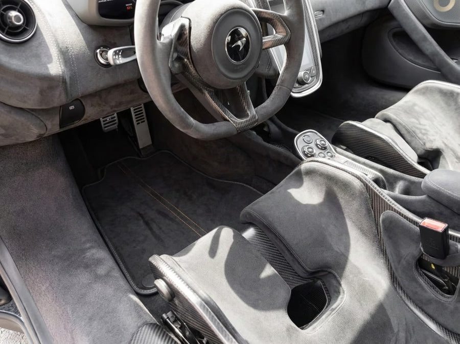 Tapis de voiture pour McLaren 600LT (2018-2020) Tapis en Alcantara noir sur mesure avec couture orange