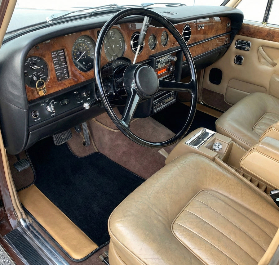 Schwarze Fußmatten für Rolls Royce Shadow (1965-1977) mit goldenem Leder