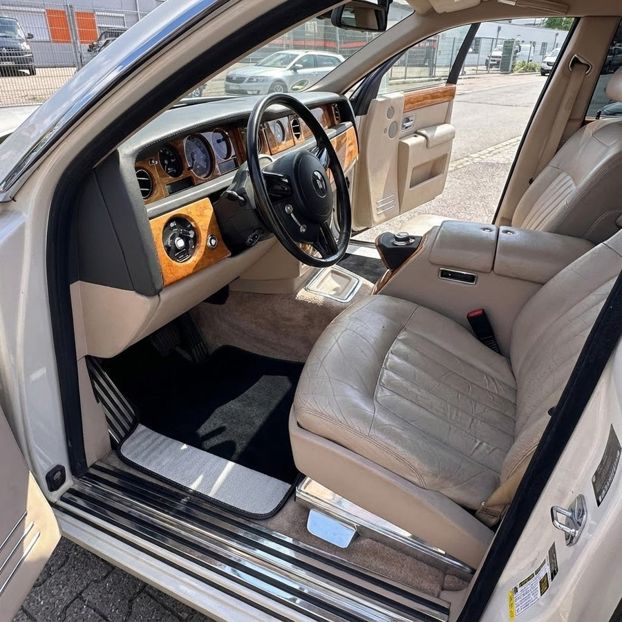 Schwarze Fußmatten für Rolls Royce Phantom VIII 2017-2024 mit grauen Lederrändern