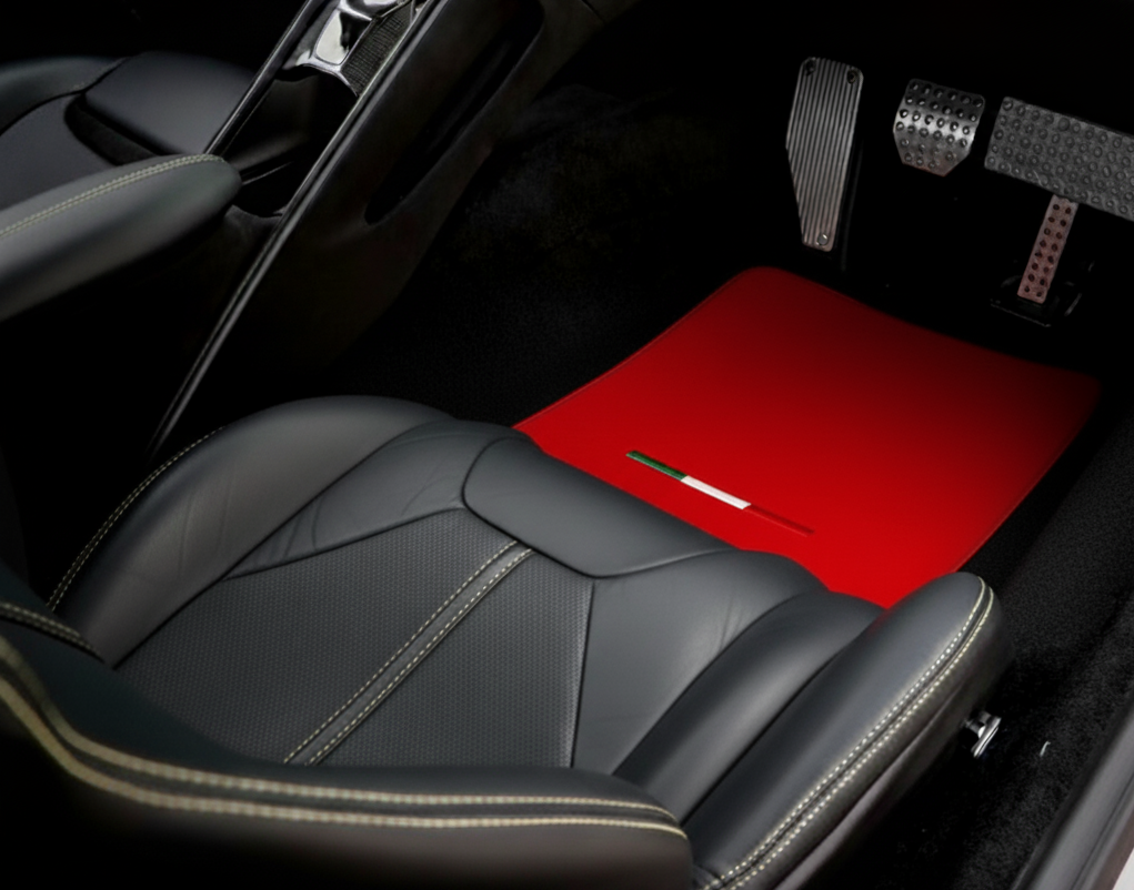 Tapis de voiture rouges pour Ferrari Roma (2021-2024) Édition italienne