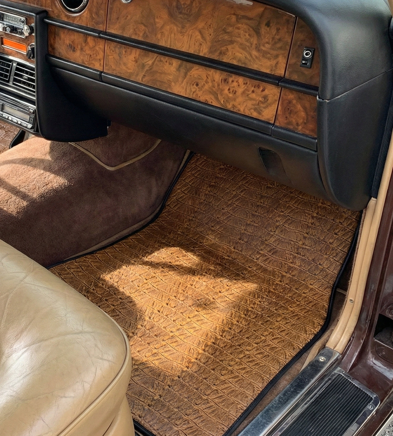 Customizable Leather Floor Mats with AW12 Pattern for Rolls Royce Shadow (1965-1977) - AutoWin