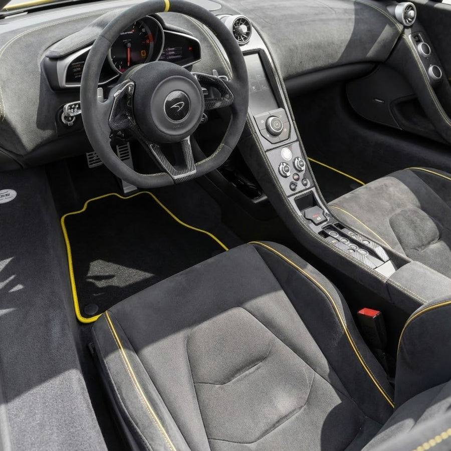 Autofußmatten für McLaren 650S (2015-2018) Schwarz Maßgeschneidert mit Gelbem Trim