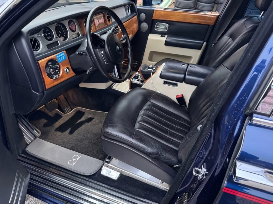 Schwarze Fußmatten für Rolls Royce Black Badge Phantom Drophead Fluoreszierendes Logo