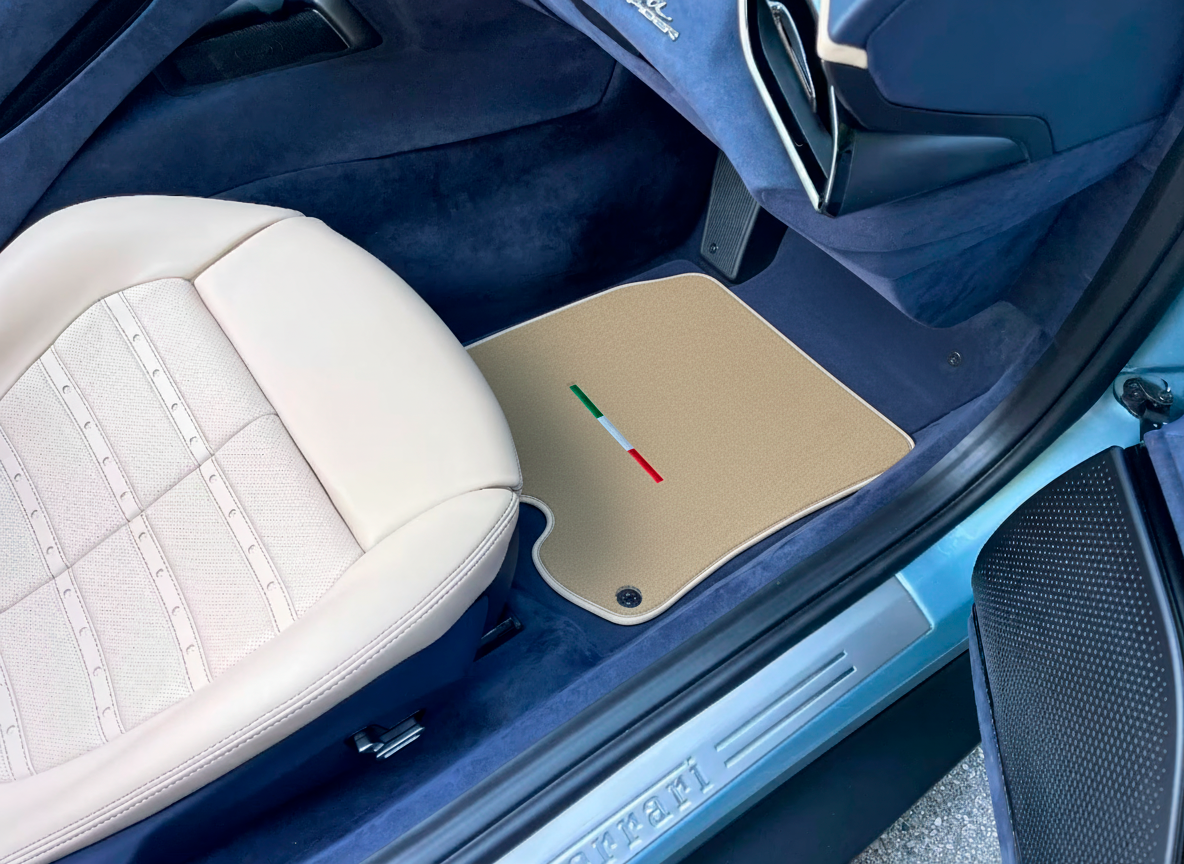 Tapis de voiture beige pour Ferrari Roma (2021-2024) Édition Italienne