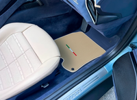 Tapis de voiture beige pour Ferrari Roma (2021-2024) Édition Italienne