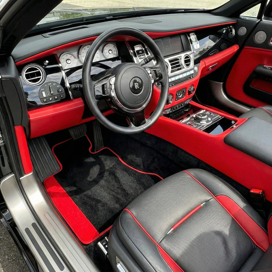 Maßgeschneiderte schwarze Fußmatten für Rolls Royce Dawn (2016-2023) mit rotem Alcantara