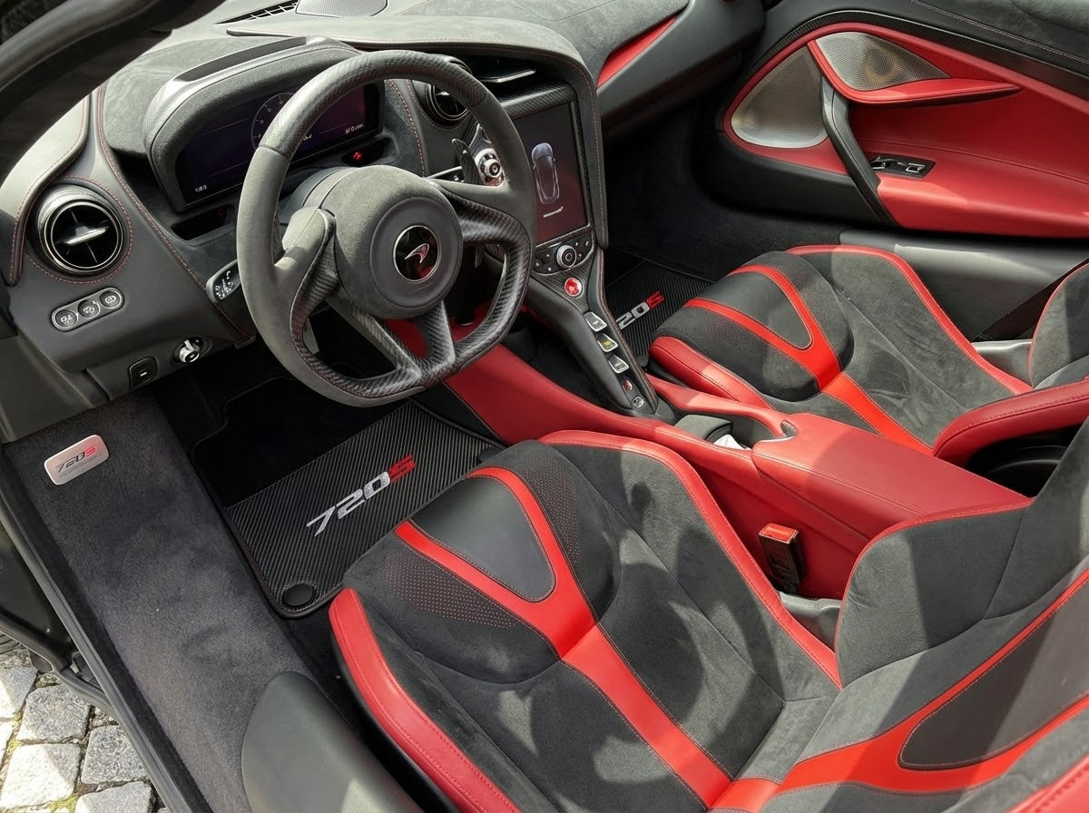 Tapis de voiture pour McLaren 720S en moquette noire sur mesure avec carbone