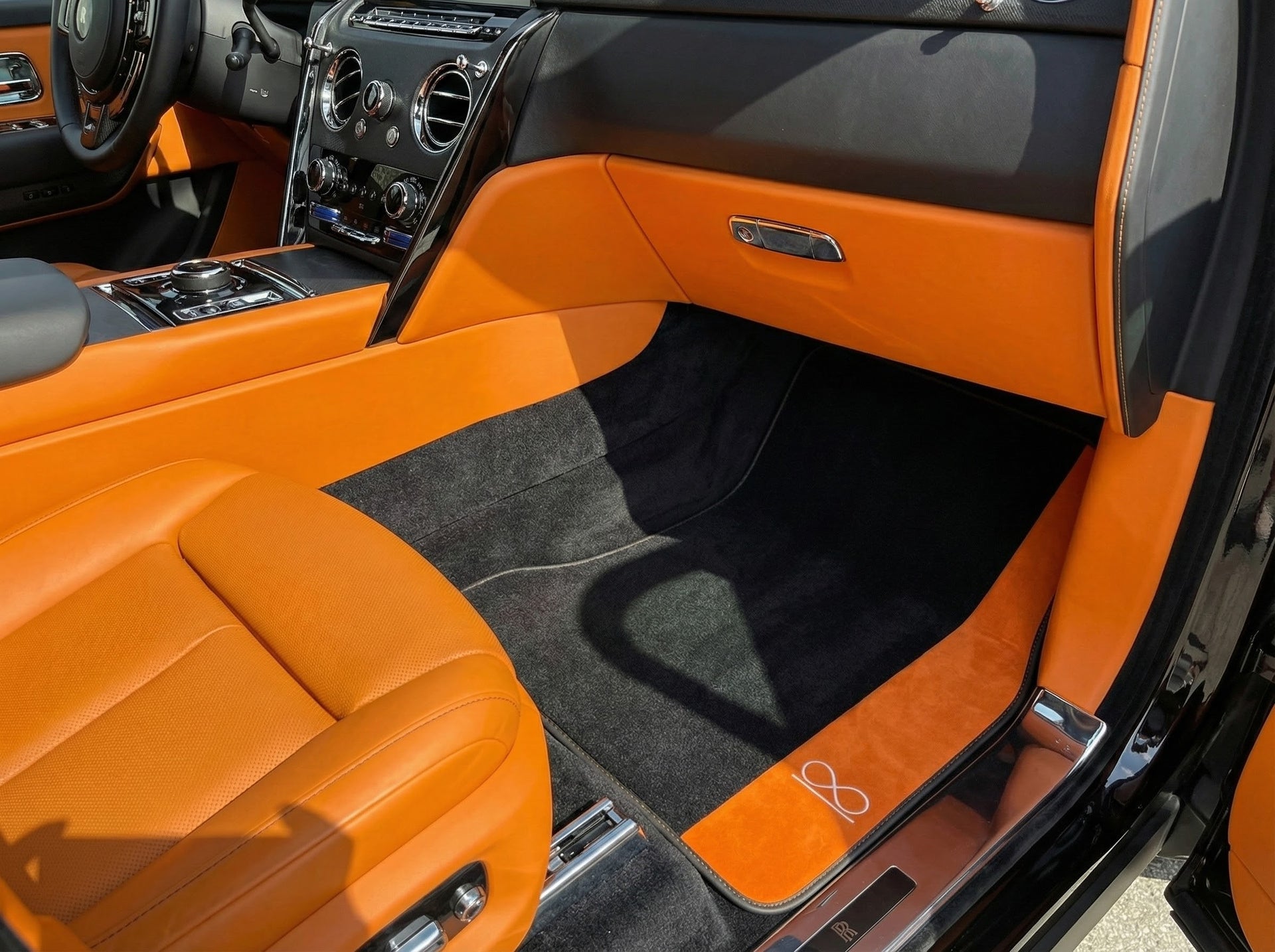 Customizable Leather Floor Mats with Vertical Hex Pattern for Rolls Royce Cullinan (2018-2025) - AutoWin