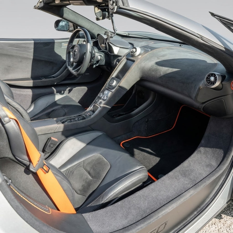 Tapis de voiture pour McLaren 650S (2015-2018) Noir sur mesure avec bord orange
