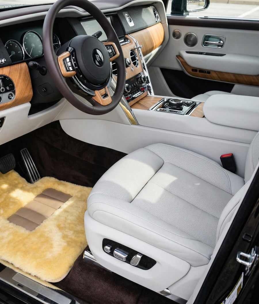Naturfarbene medizinische Schaffell Autofußmatten für Rolls Royce Cullinan | Relugan
