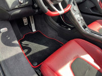 Tapis de voiture pour McLaren MP4-12C (2011–2014) sur mesure noir avec bord rouge