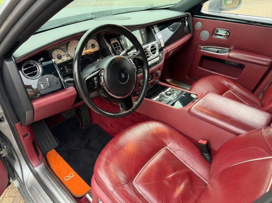 Tapis de voiture noirs pour Rolls Royce Black Badge Ghost Series II (2021-2024) avec Alcantara orange