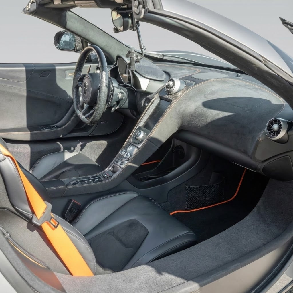 Schwarze Fußmatten für McLaren 720S Baujahr 2017–2021 mit grünem Leder - AutoWin