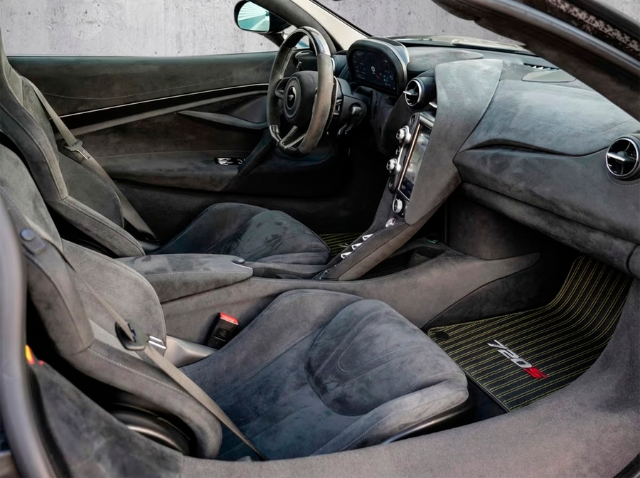 Tapis de voiture en cuir pour McLaren 720S Noir sur mesure Coutures jaunes