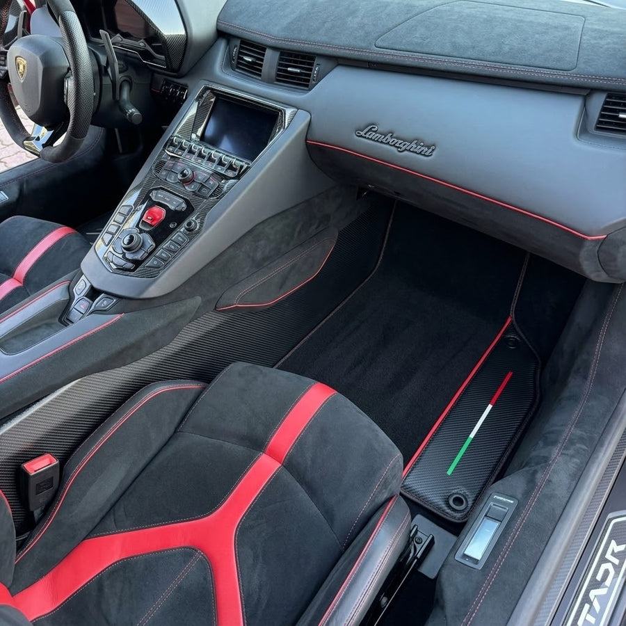 Tapis de voiture Sur mesure noirs pour Lamborghini Aventador SV avec fibre de carbone