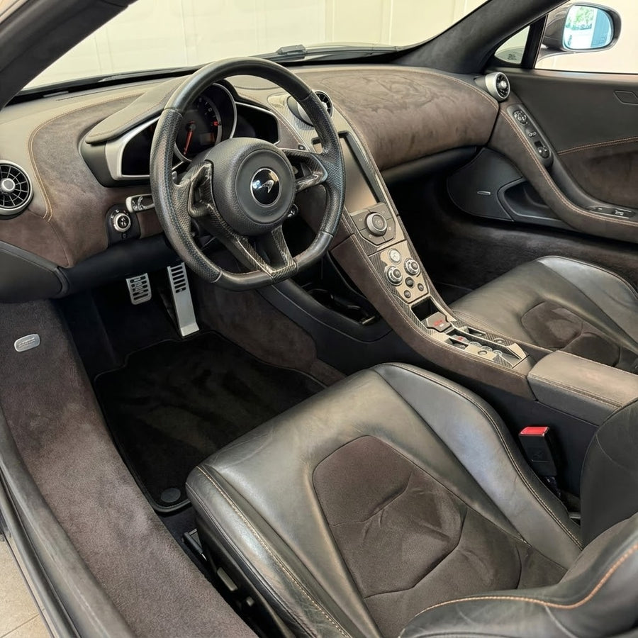Schwarze Fußmatten für McLaren 720S Maßgeschneidertes Teppichset AutoWin