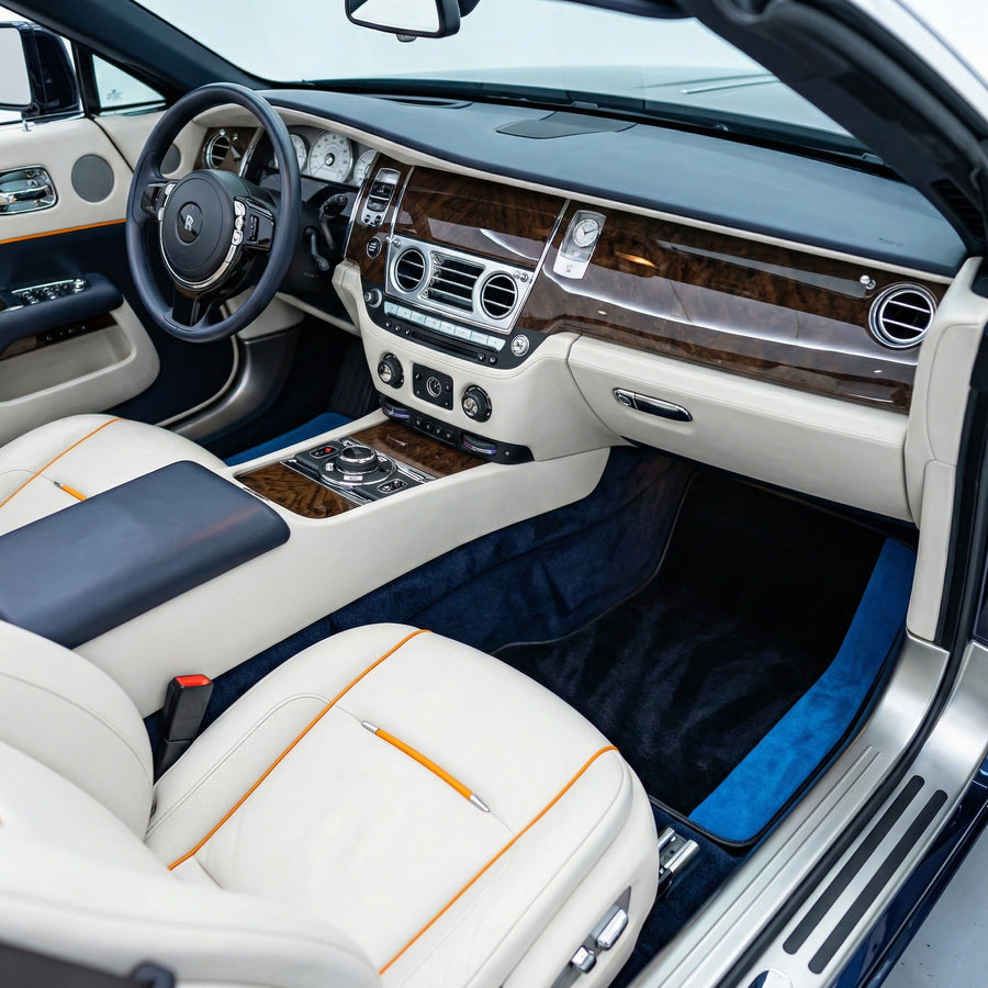 Maßgeschneiderte schwarze Fußmatten für Rolls Royce Dawn (2016-2023) mit blauem Alcantara