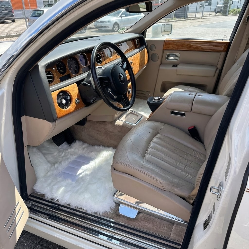 Tapis de voiture en peau de mouton blanche pour Rolls Royce Phantom VIII (2017-2024) Design ER56