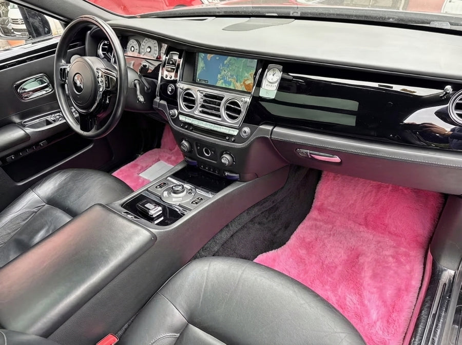 Rosa Schaffell-Fußmatten für Rolls Royce Ghost Serie I (2010–2020) Er56 Design Marke