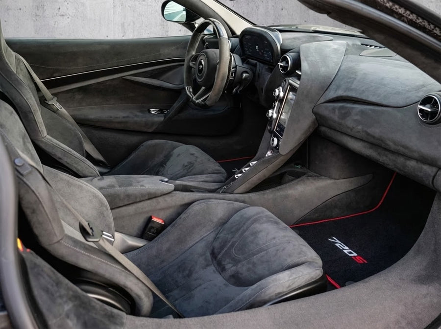 Tapis de voiture pour McLaren 720S noirs sur mesure avec bordure rouge