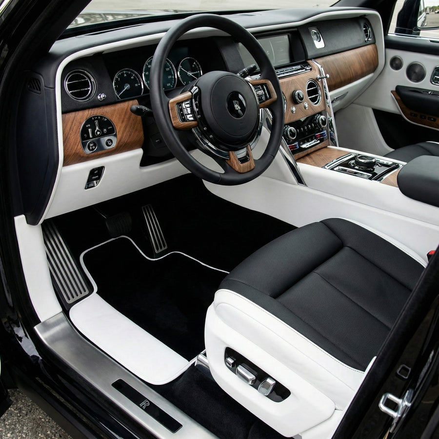 Schwarze Fußmatten für Rolls Royce Cullinan 2018-2025 mit weißem Leder | Weißer Rand