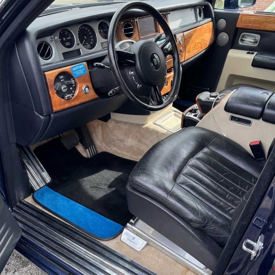 Maßgefertigte Autofußmatten für Rolls Royce Phantom VIII (2017-2024) mit blauer Alcantara