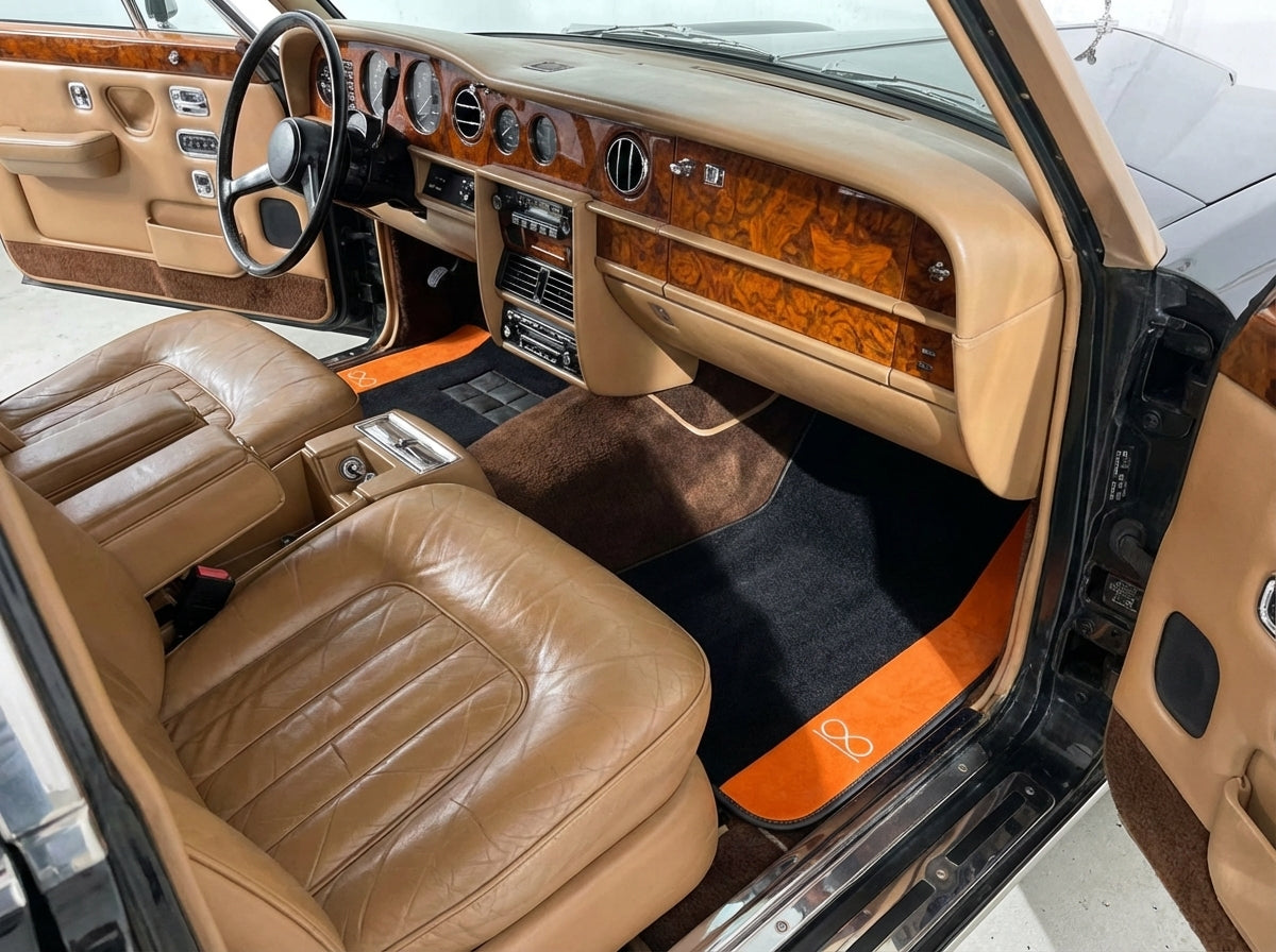 Schwarze Fußmatten für Rolls Royce Black Badge Wraith Orange Alcantara