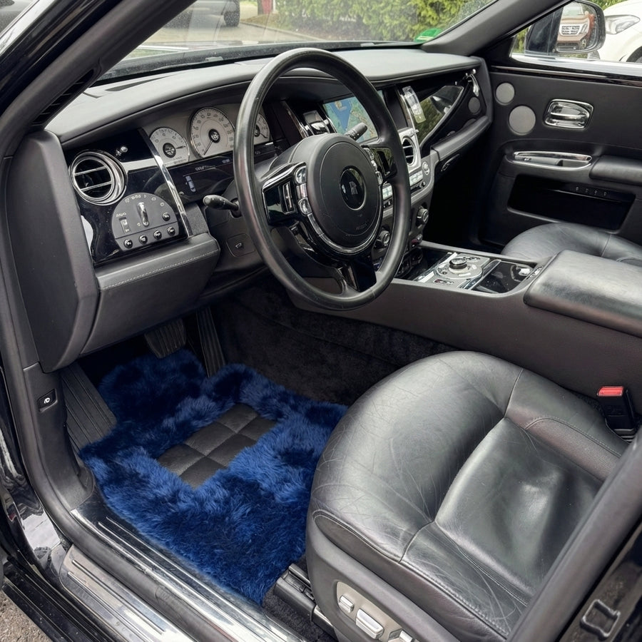 Tapis de voiture en peau de mouton bleu marine pour Rolls Royce Ghost Series II (2021-2024) | ER56 Design