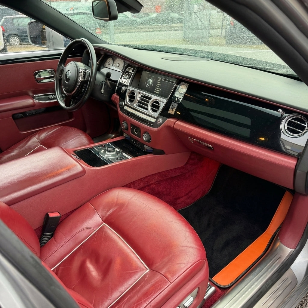 Tapis de voiture noirs personnalisés pour Rolls Royce Ghost Series I (2010–2020) avec cuir orange