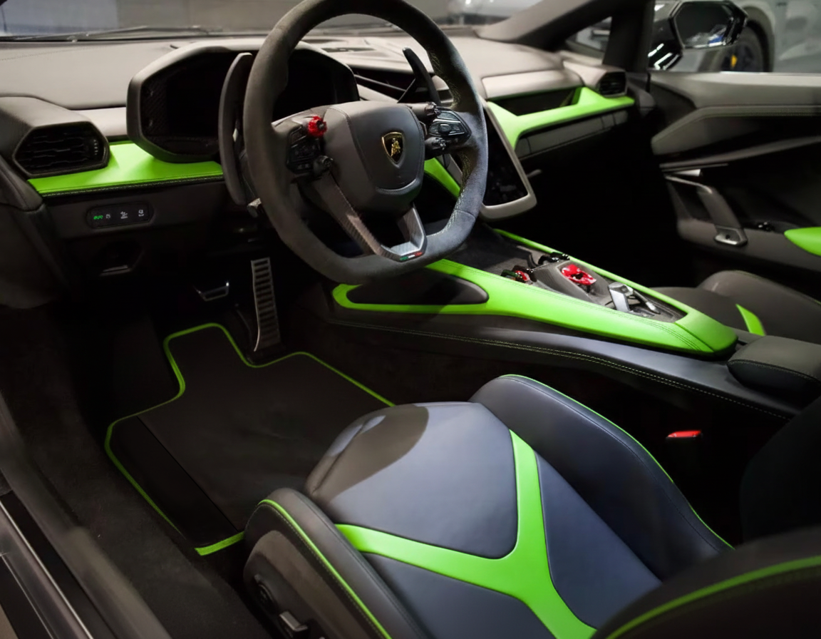 Tapis de voiture en cuir personnalisable avec motif en diamant double pour Lamborghini Revuelto (2024-2025) - AutoWin