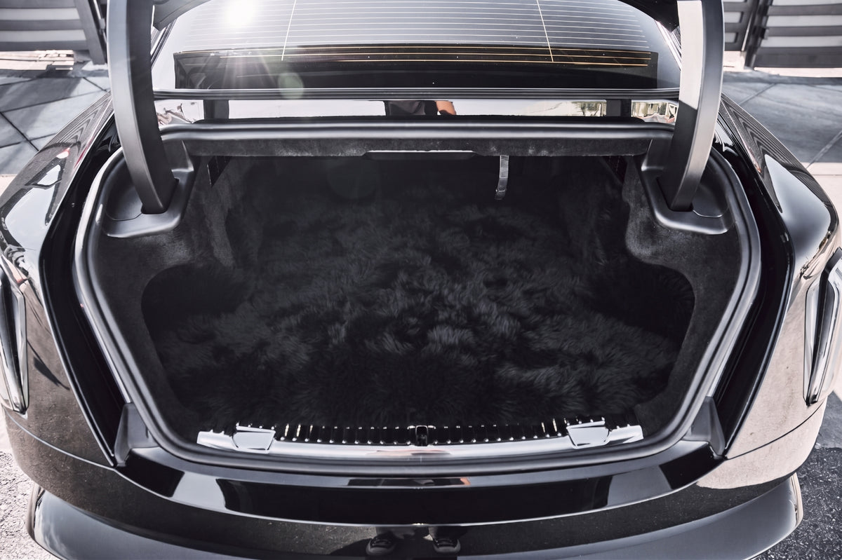 Interior look of floor mats for Tapis de coffre en peau de mouton noir sur mesure pour Rolls-Royce Spectre (2023-2024)
