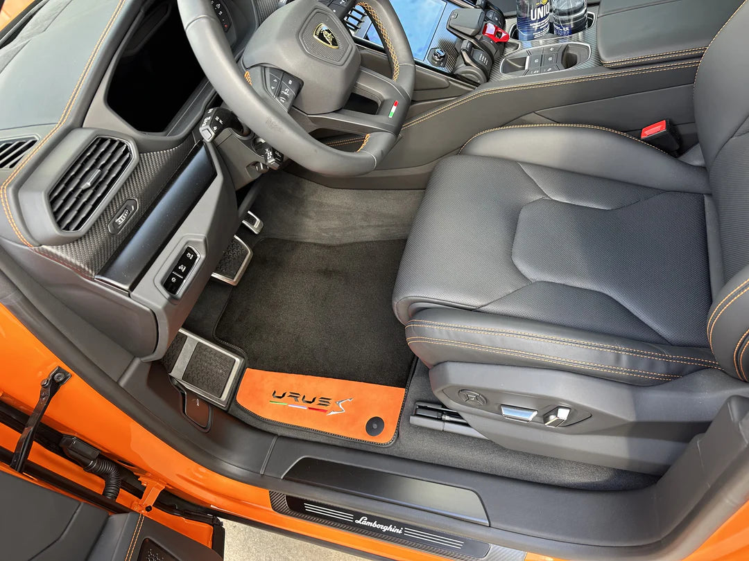 Dunkelblaue Lederfußmatten mit individuellem Design für BMW M3 G80 (2021-2025) mit Viper Hex-Muster - AutoWin